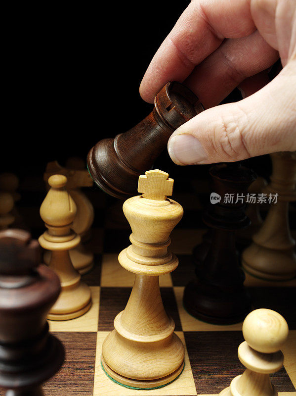 在一盘象棋中移动城堡