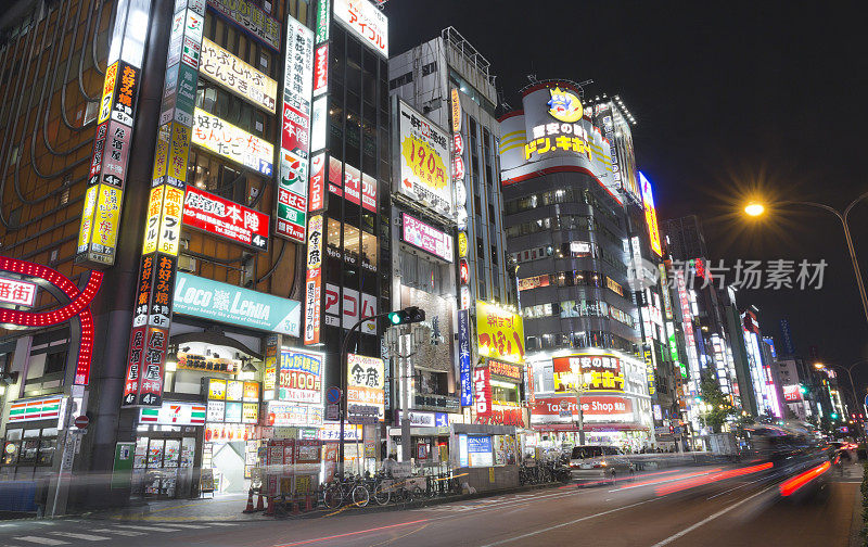 日本东京新宿的夜晚