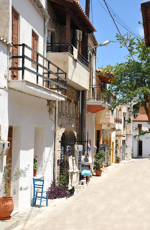 希腊克里特岛帕洛莫村的一条典型的希腊后街