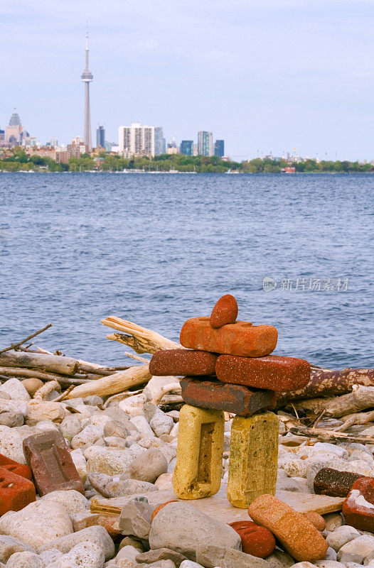 Inukshuk在安大略湖岸边