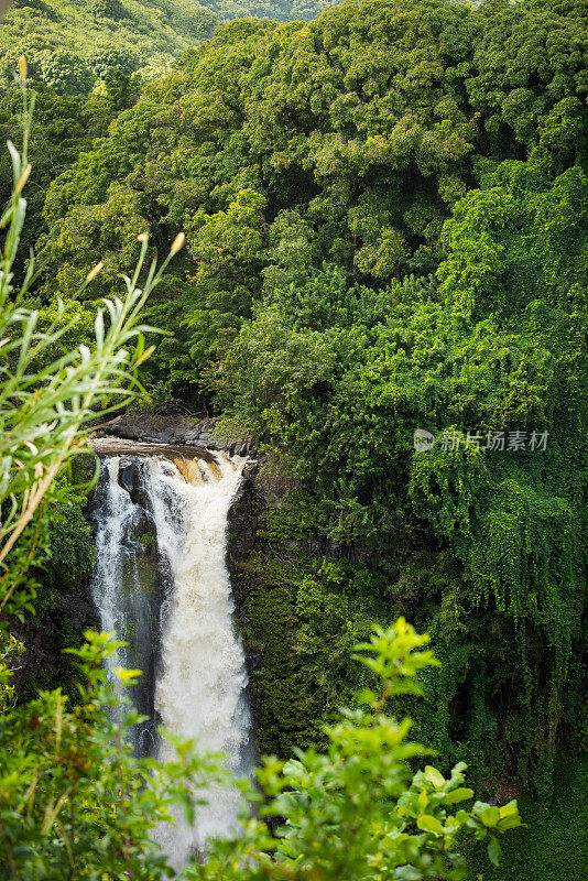 毛伊岛哈雷阿卡拉国家公园的瀑布