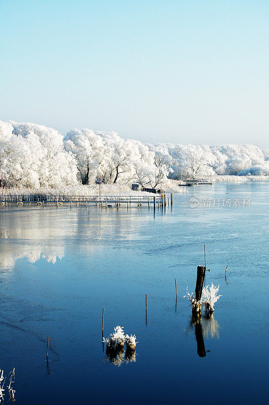 冬季湖泊景观