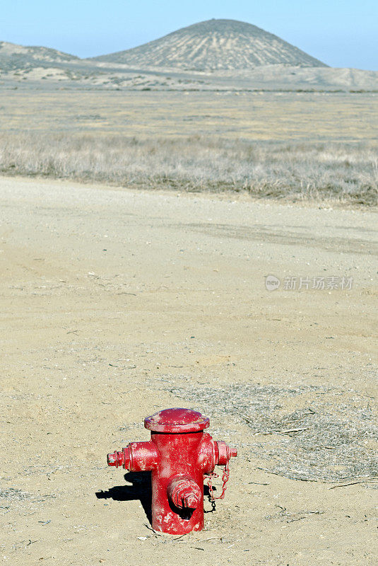 卡瑞佐平原牧场上的消防栓