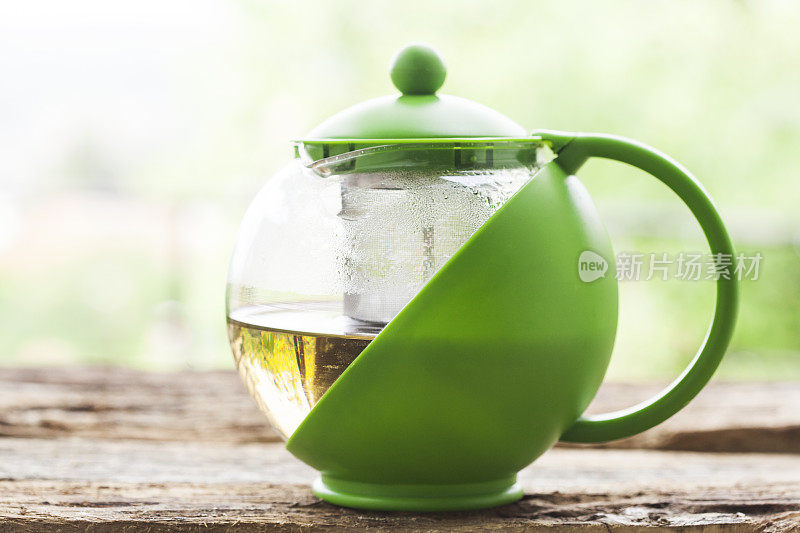 茶在茶壶