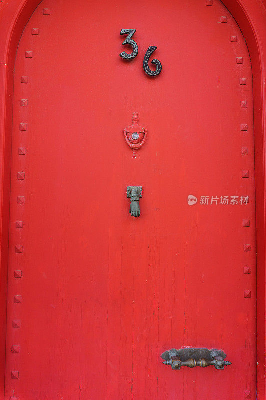 红色木门背景