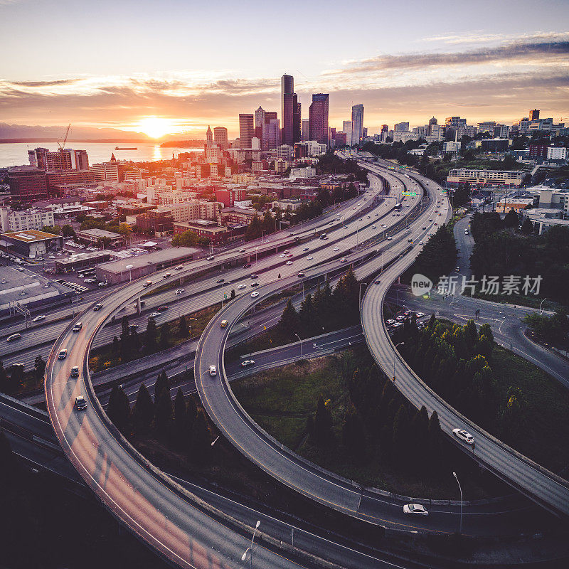 西雅图日落直升机俯瞰市中心城市天际线