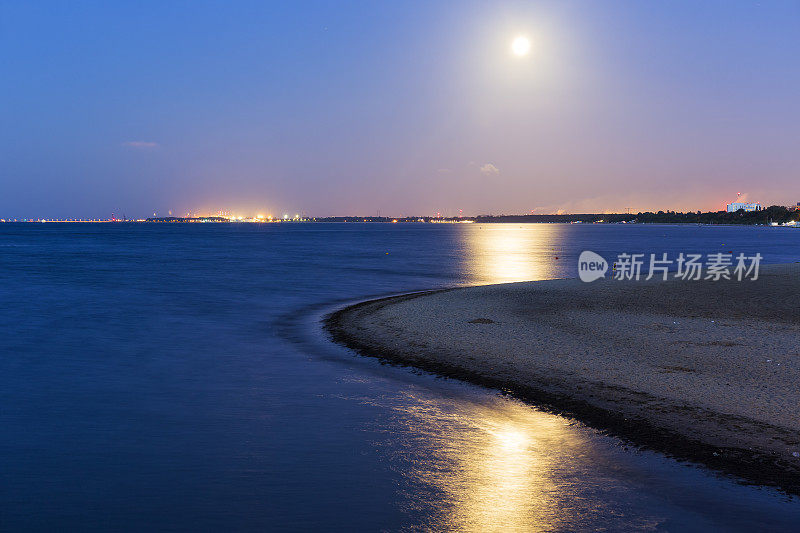 波兰，波罗的海沿岸夜晚的索波特