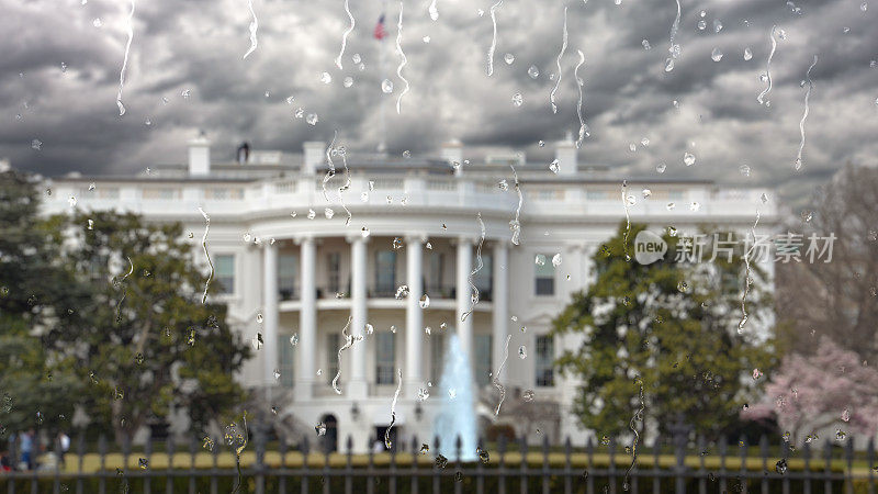 雨在白宫，华盛顿特区透过玻璃窗的效果