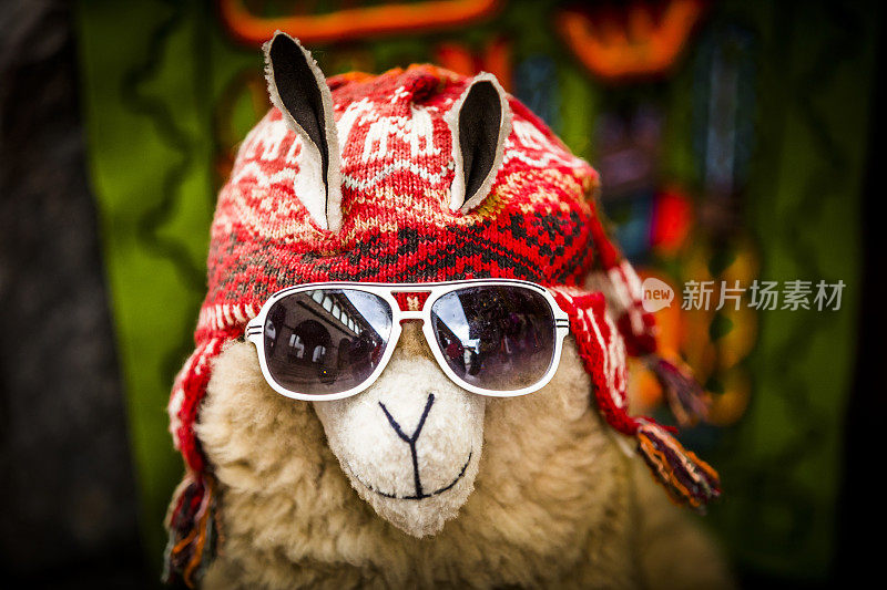 羊驼——秘鲁库斯科市场上的传统纪念品