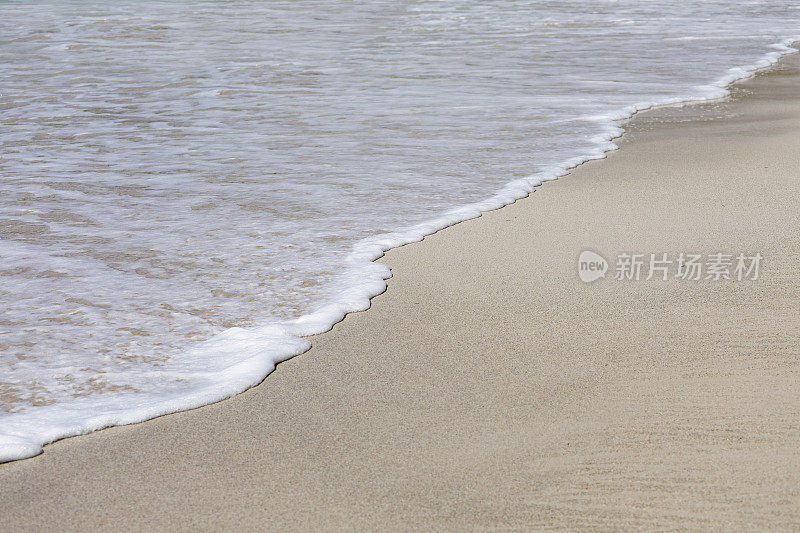 安提瓜和巴布达加勒比海滩的沙子和海浪