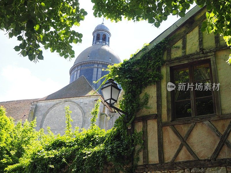 普罗文斯学院圣奎里埃斯教堂，巴黎附近的中世纪小镇