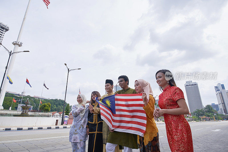 马来西亚民族与传统服装在默迪卡广场吉隆坡