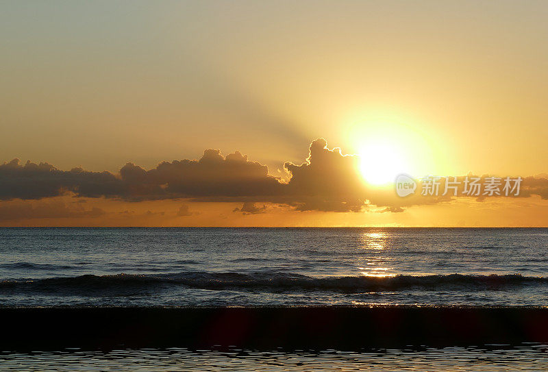 威基基海滩的日落