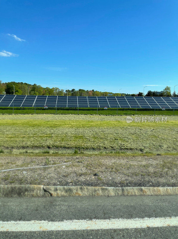 高速公路上的太阳能电池板