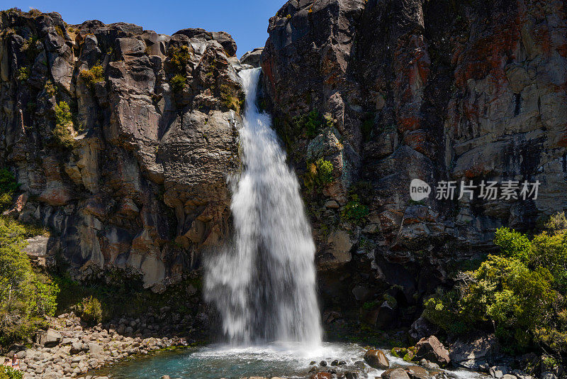 环山轨道风景——汤加里罗国家公园的塔拉纳基瀑布，马纳瓦图-旺加努伊，新西兰