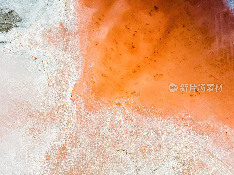 法国沙林-德-吉罗市卡马尔格制盐的鸟瞰图