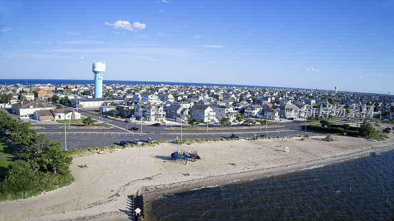 从海湾到大西洋的新泽西海岸海滩小镇鸟瞰图