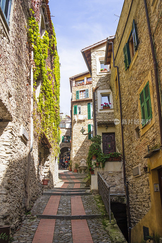 Caruggio的Dolceacqua，一个在Nervia山谷的中世纪村庄