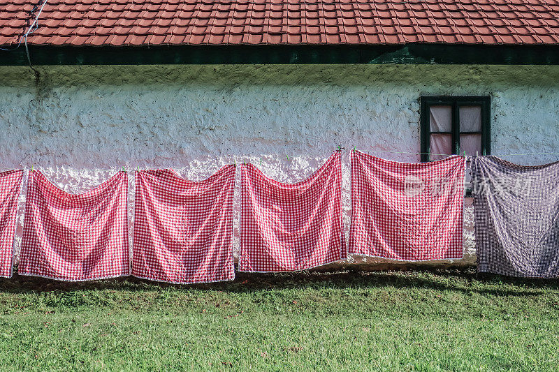 塞尔维亚莫克拉戈拉德文格勒附近民族村的平静生活