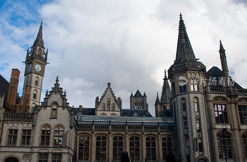 比利时根特的标志性哥特式建筑——圣尼古拉斯教堂和格拉斯雷建筑