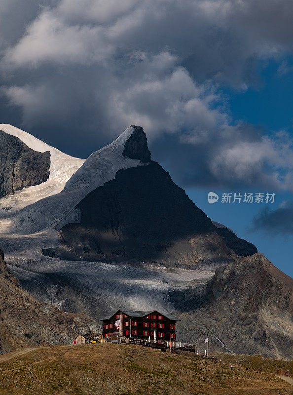 瑞士阿尔卑斯山的山间小屋