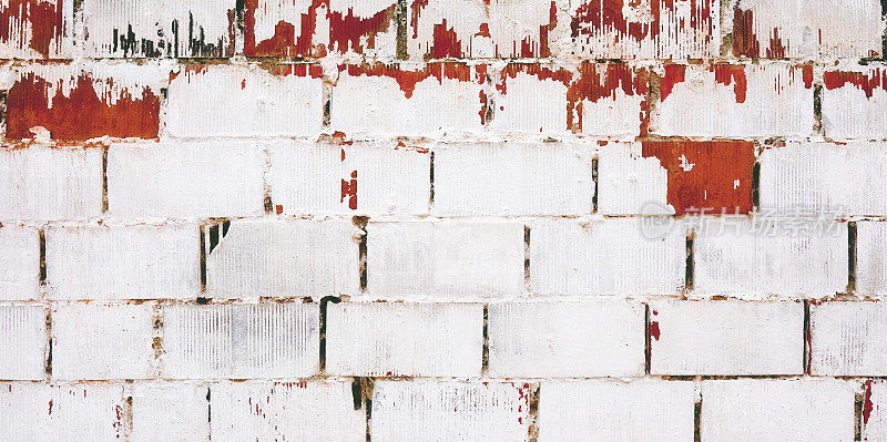 红白砖墙城市框架纹理受损，粉刷过的栅栏，粉刷过的砖墙，粗糙的表面