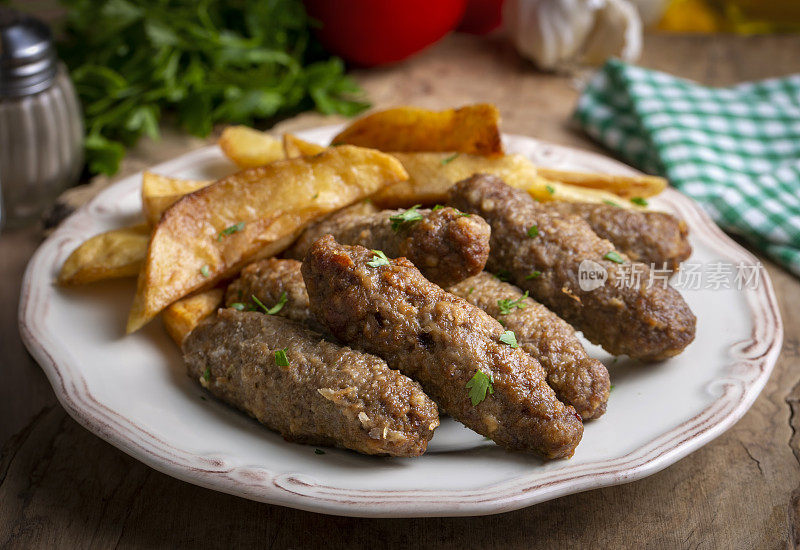 传统的土耳其食物;干肉丸或inegöl土豆肉丸(土耳其名称;库鲁·科夫特(安妮·科夫特)
