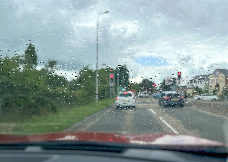 英国雨中驾驶