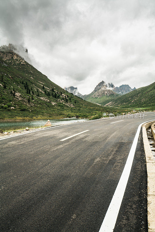 中国连宝业泽的山路