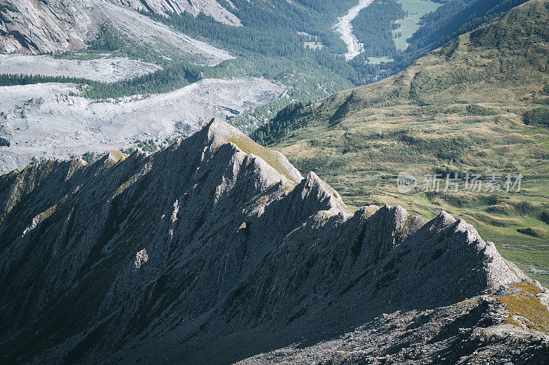 山脊和山谷鸟瞰图