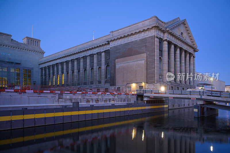 柏林佩加蒙博物馆建筑工地的夜景