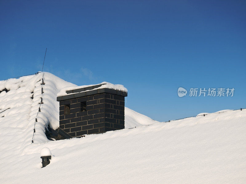 烟囱在雪