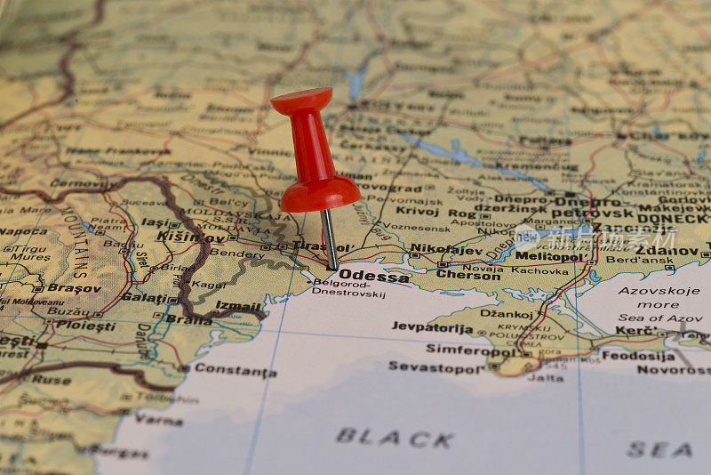 地图上用红色图钉标出敖德萨