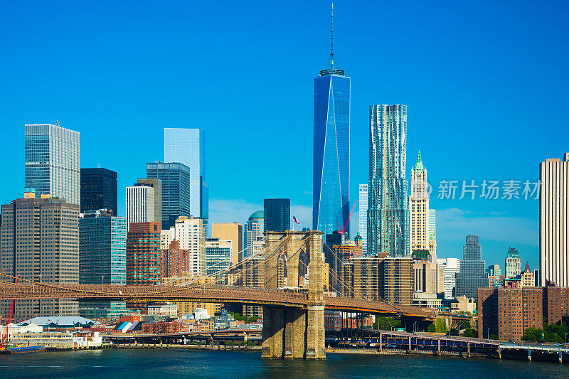 曼哈顿下城空中天际线(包括世贸中心一号大楼和布鲁克林大桥)