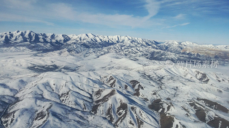 冰雪覆盖的盐湖城山脉空中景观