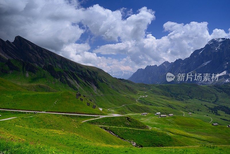 瑞士因特拉肯山脉的山峰