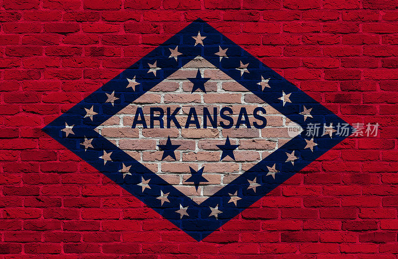 在砖墙上画着阿肯色州的国旗