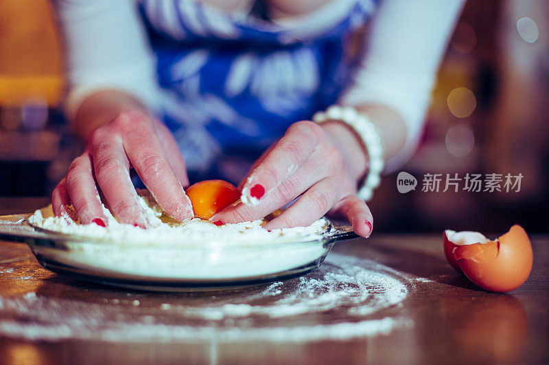 女人揉捏的特写