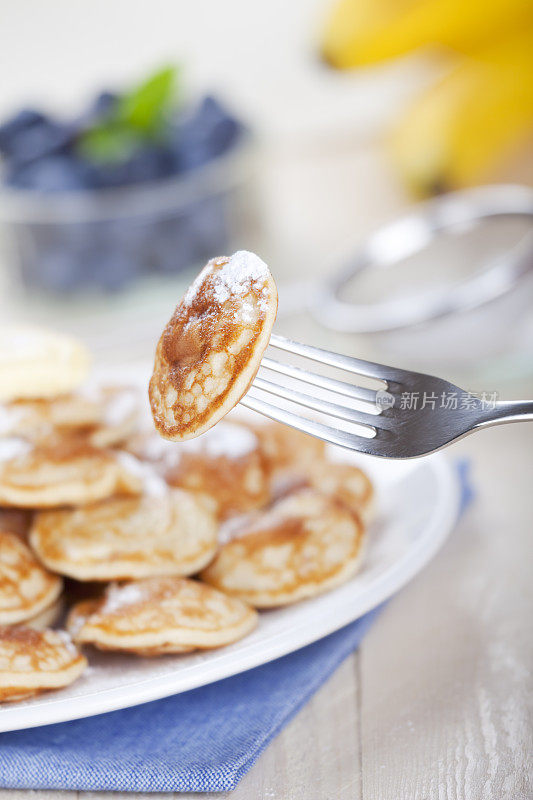 荷兰食物:“Poffertjes”或小煎饼