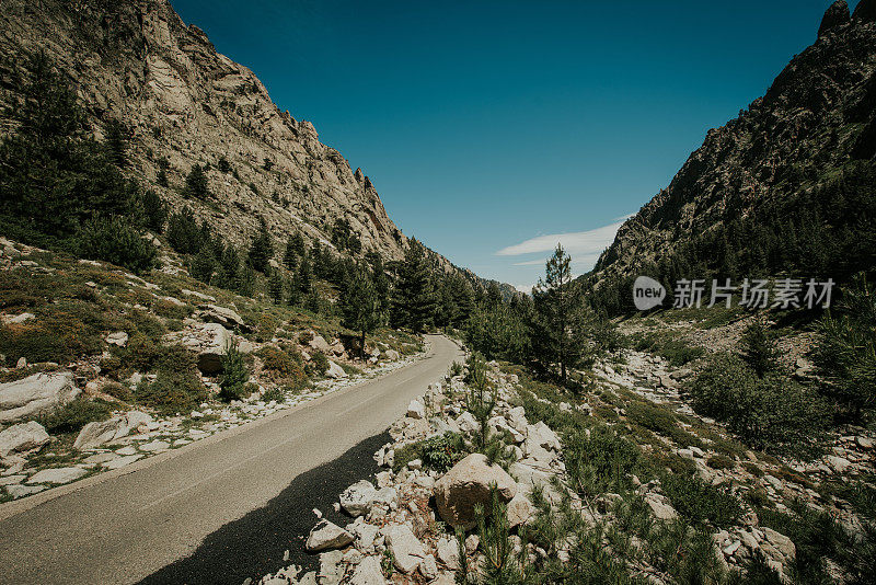 科西嘉岛的山路