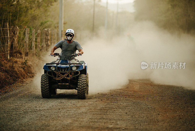 在哥斯达黎加驾驶4x4