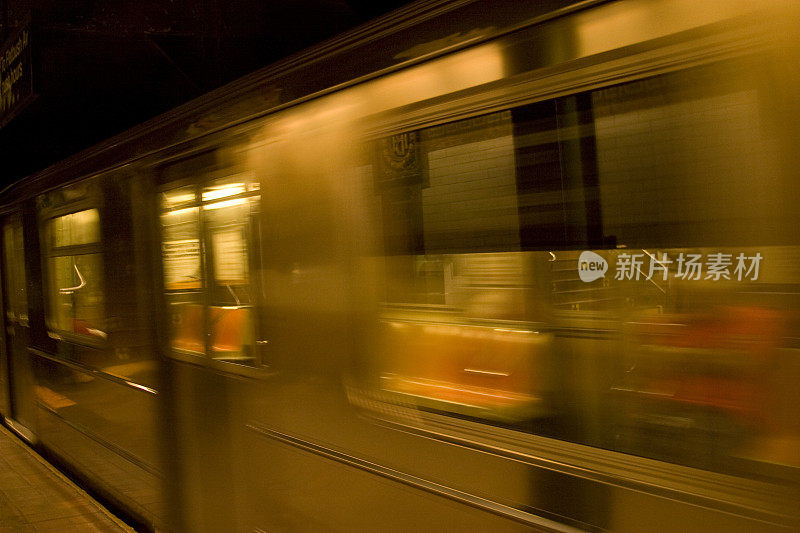 地铁列车，纽约，动态模糊，高速，地下，暖色调