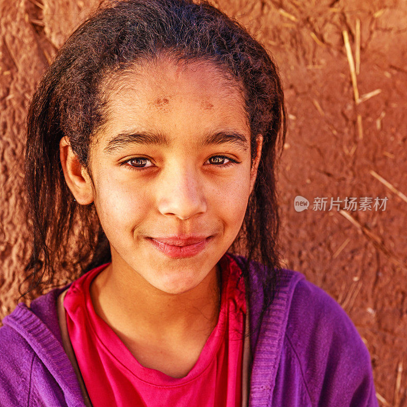 美丽的穆斯林女孩在摩洛哥卡斯巴