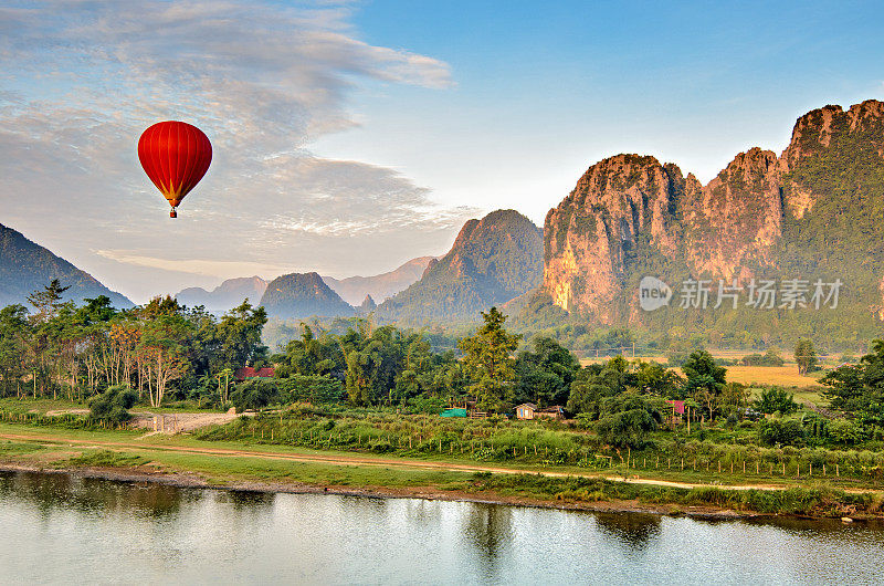 热气球在日出，万荣老挝
