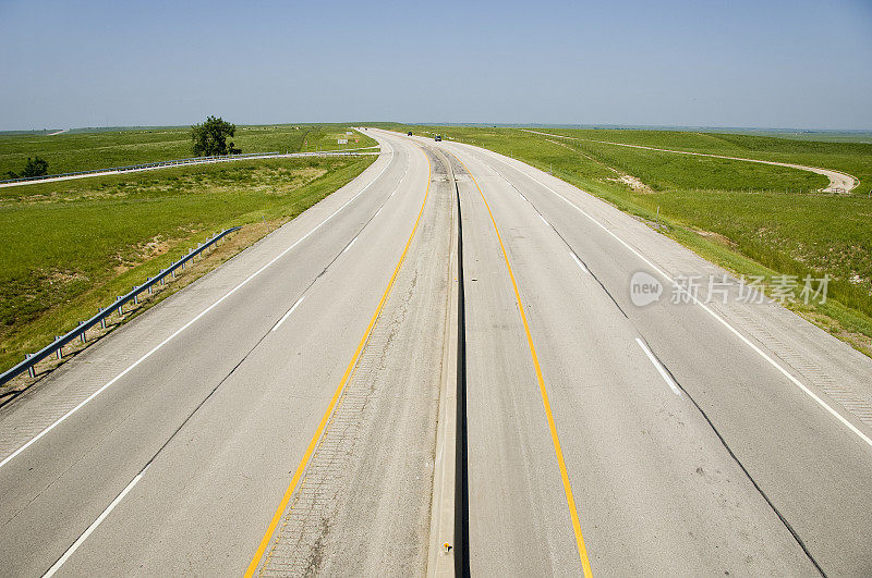 堪萨斯高速公路穿越草原