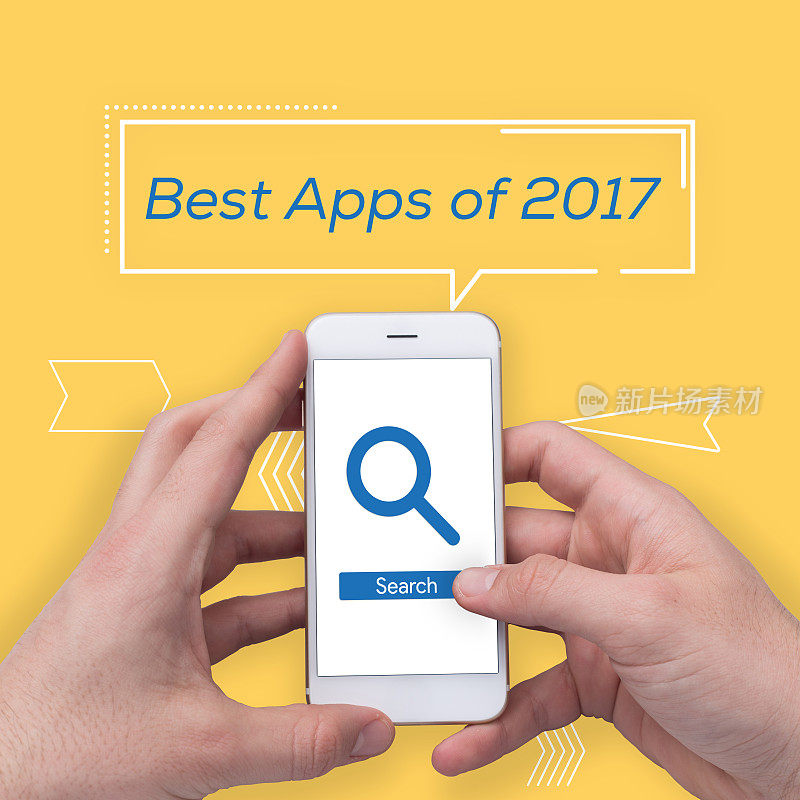 手拿智能手机，在互联网上搜索2017年最佳应用