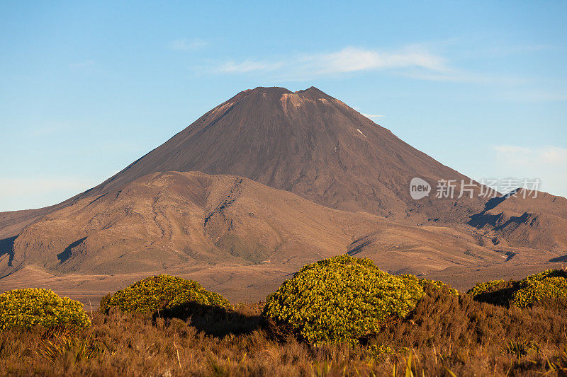 日落时分的汤加里罗国家公园火山，新西兰