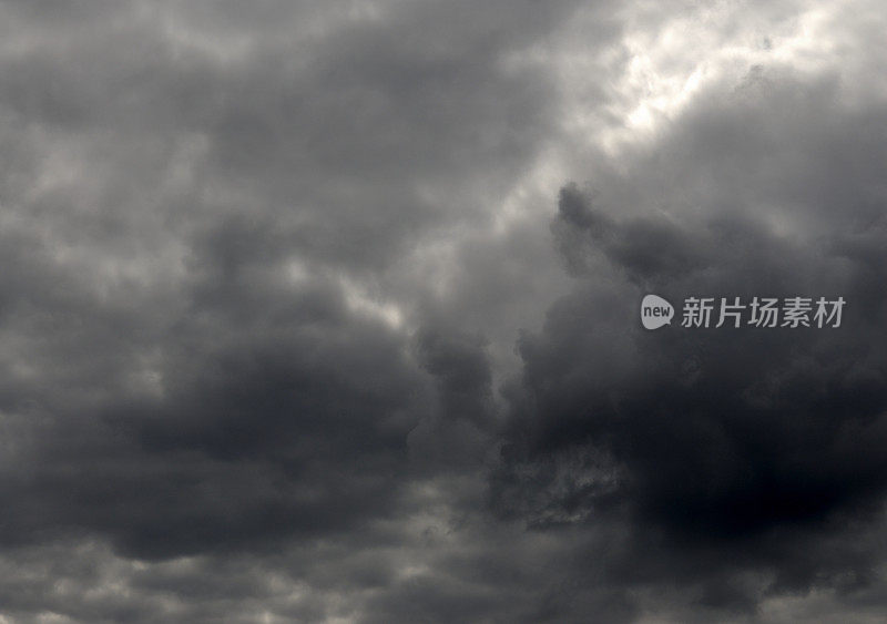 暴风雨的天空