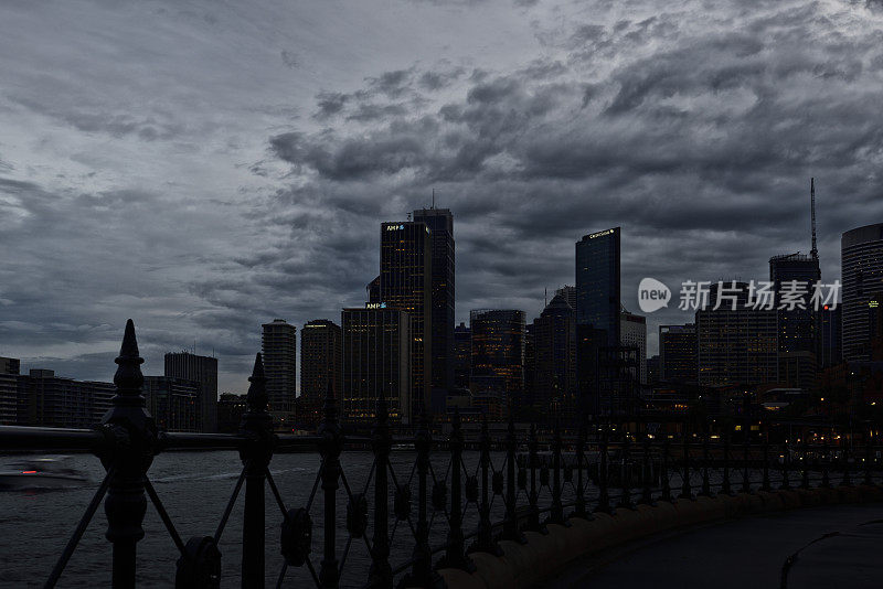 悉尼港夜晚的城市景观