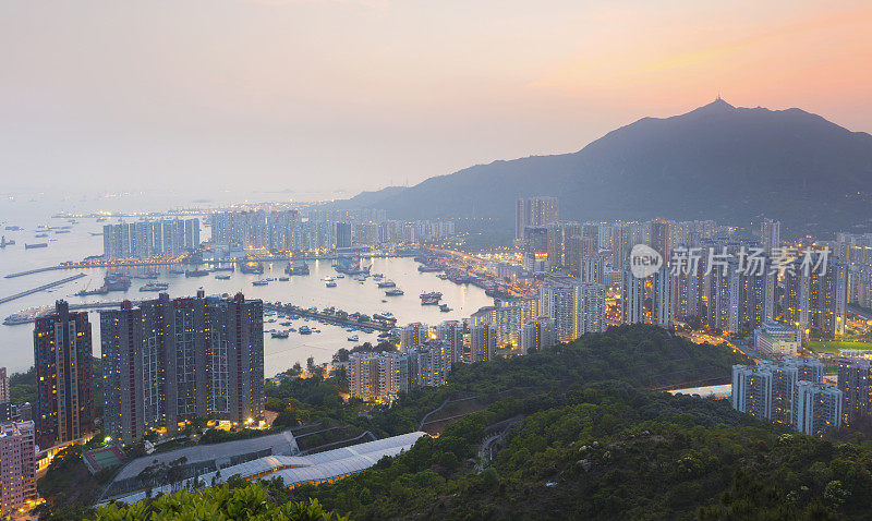 香港屯门天际线和南海